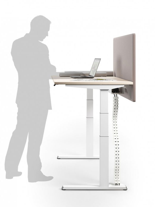 Table de travail ergonomique réglable en hauteur.